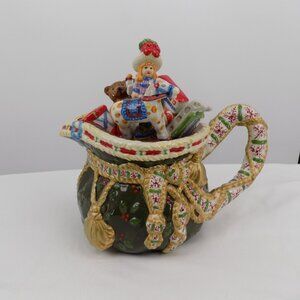 Studio Nova Woodland Holly Santa 7 1/2" 28 oz Figural Teapot with Lid No Box Vtg
